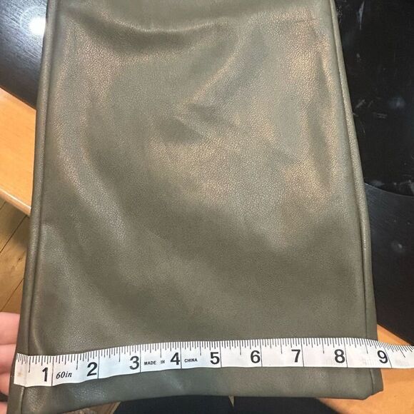 Avec Les Filles Vegan Leather Kick Flare Pants olive green size 6 - Picture 13 of 14